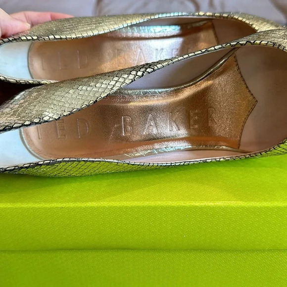 TED BAKER Elannam Snake Embrossed High Heel Brooch Shoe in Bronze Size 8 - Picture 9 of 10